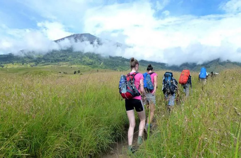 RINJANI TREKKING VIA SENARU