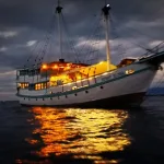 Komodo trip from lombok luxury boat, Komodo Island tour package