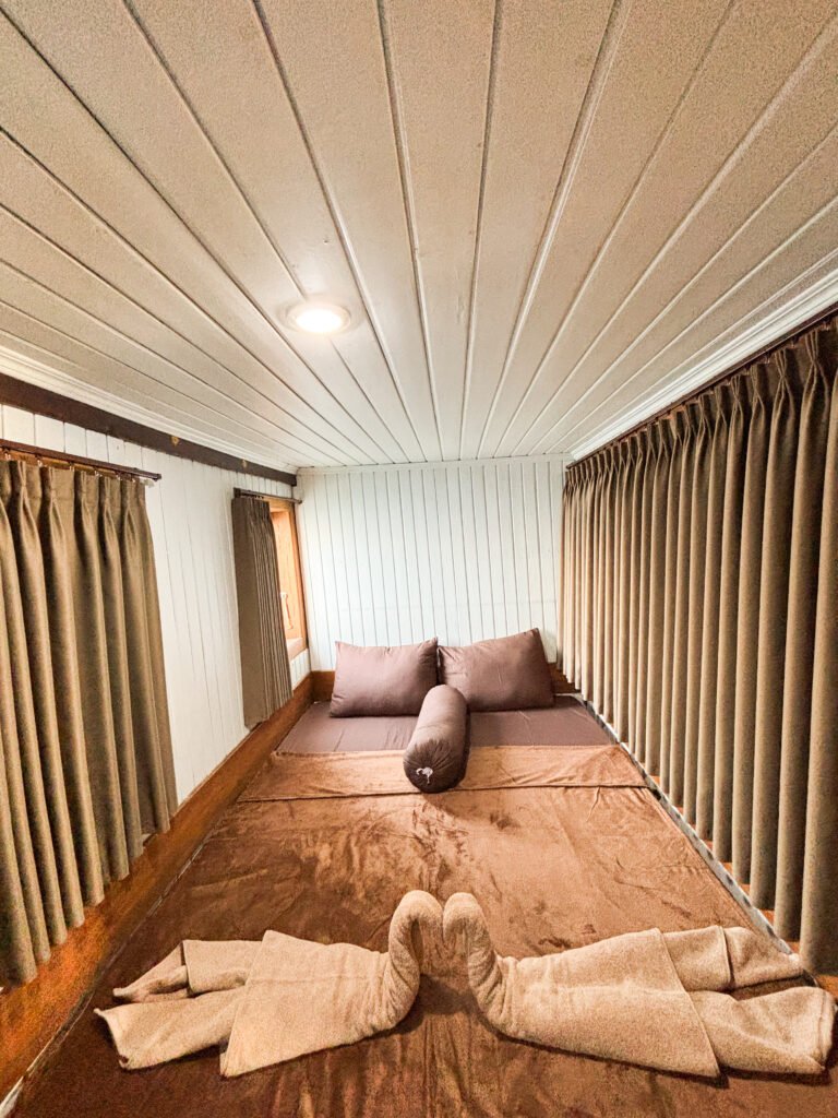 deluxe cabin 17Tour Agency