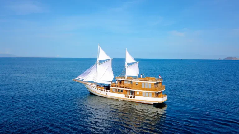 barakati-phinisi-komodo