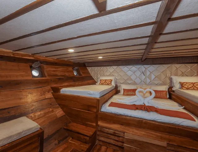 family-cabin-elrora-phinisi