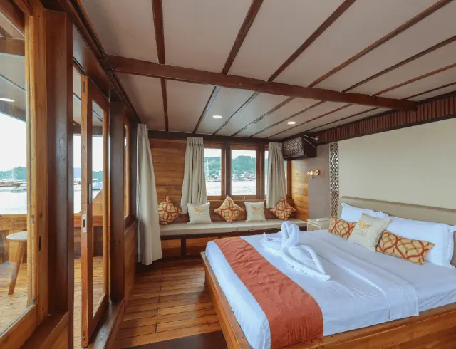 master-suite-elrora-phinisi