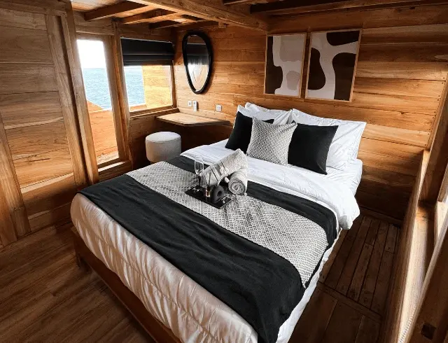 royal-suite-phinisi-black-beard