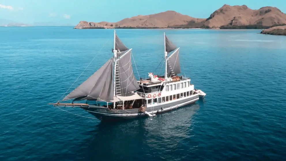3d2n komodo tour, komodo tour package, private boat charter