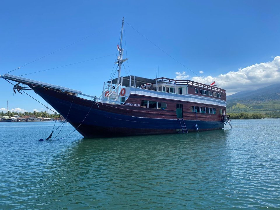 Standard Komodo Boat Tour