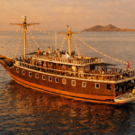Komodo boat trip, Komodo liveaboard, Phinisi boat, Labuan Bajo tour, Lombok to Komodo cruise, Komodo National Park tour