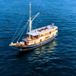 Komodo boat trip, Komodo liveaboard, Phinisi boat, Labuan Bajo tour, Lombok to Komodo cruise, Komodo National Park tour