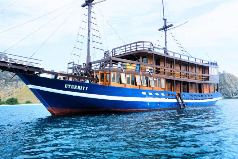 Komodo Luxury Cruise Lombok to Flores By Klm Eternity