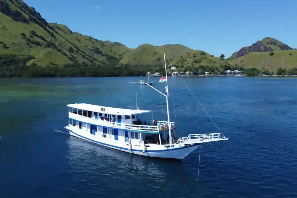 2D1N LA DYANA LIVEABOARD