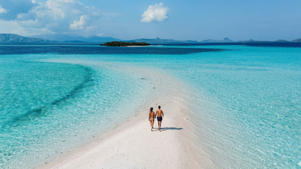 The Ultimate Guide to Taka Makassar: Komodo’s Magical Pink Crescent Sandbar
