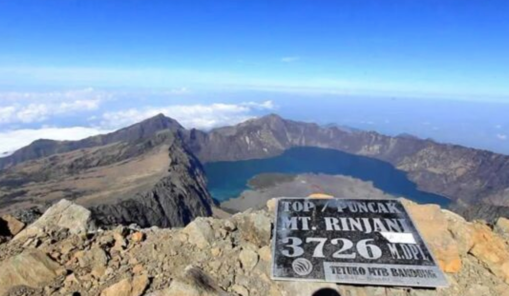 Mount Rinjani Trekking via Tetebatu