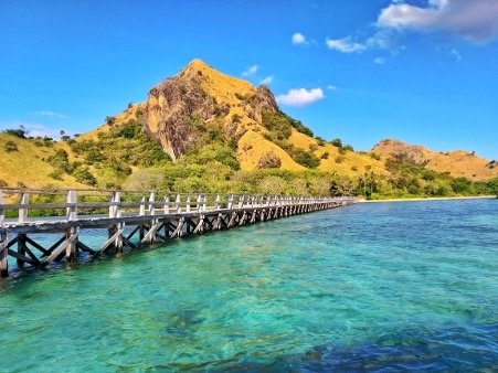 Manjarite island
